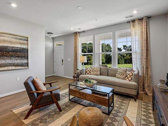 02_Lincoln_Family Room