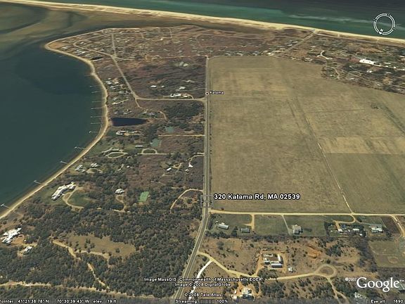 Minutes to the ocean!