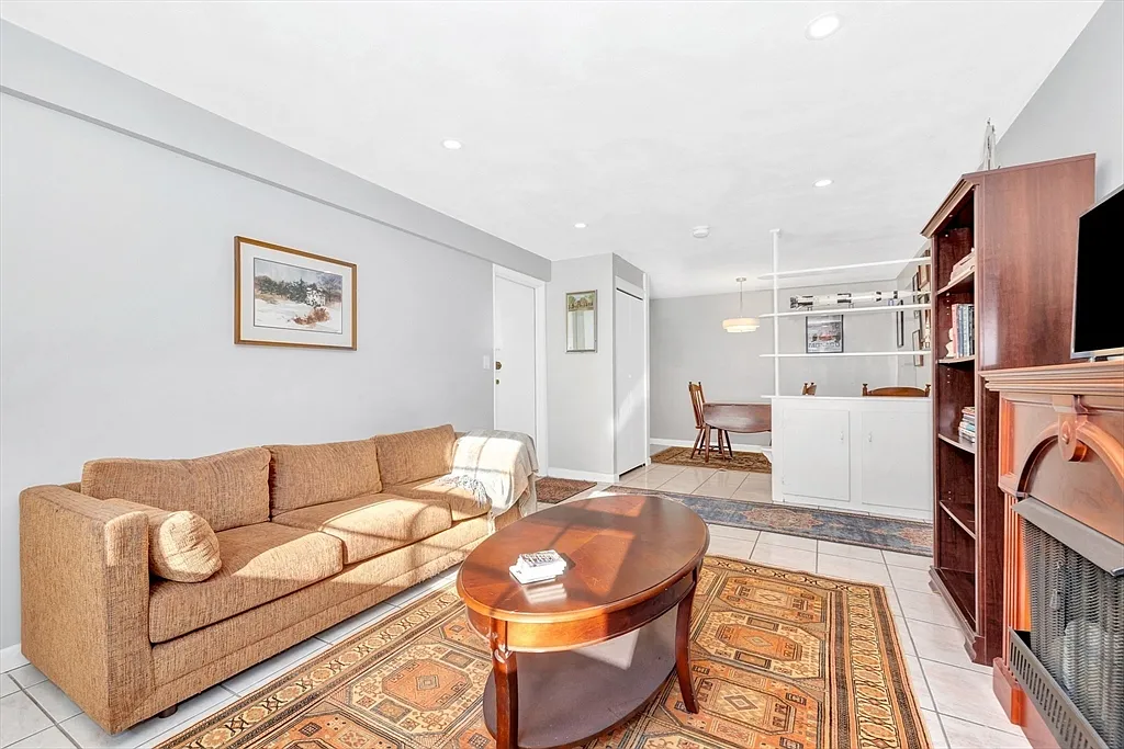 1 bed, 1.0 bath, 641 sqft, $2,250 — Photo 4