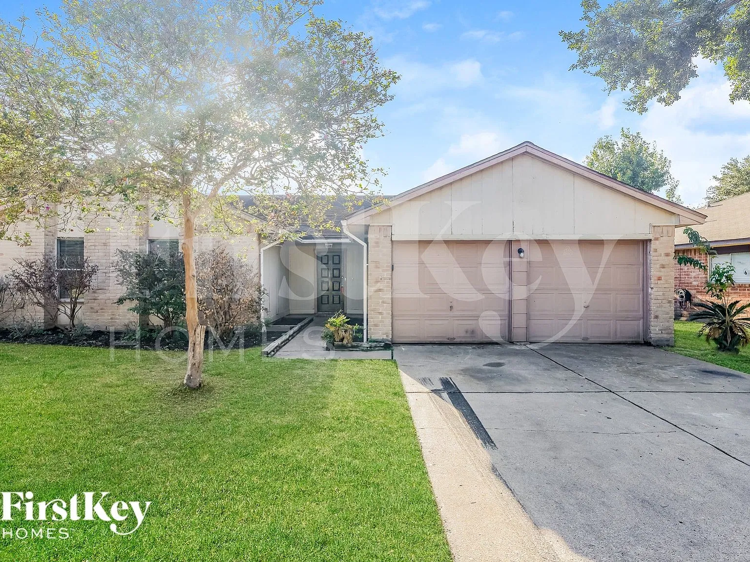 3 bed, 2.0 bath, 1636 sqft, $2,140 — Photo 1