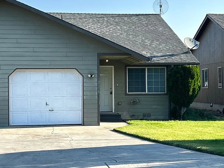2853-2855 SW Umatilla Ave — Photo 1