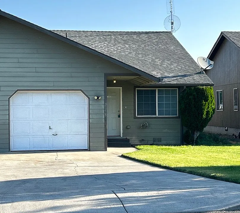 2853-2855 SW Umatilla Ave