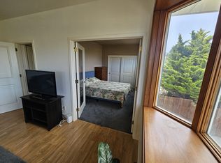 271 Stanley Ave #B, Pacifica, CA 94044