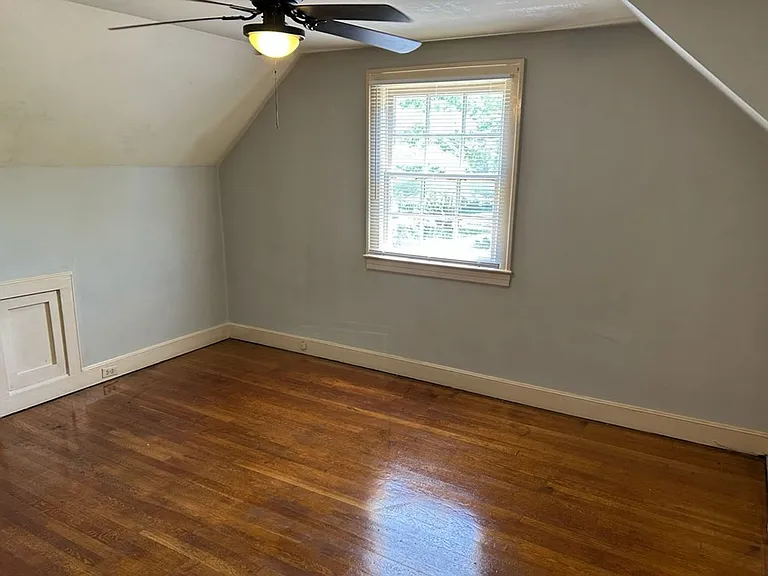 2300 Rosewood Ave — Photo 7