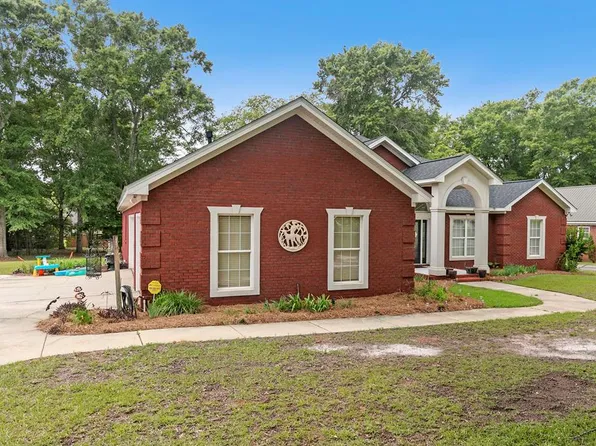 302 Stonegate Dr, Dothan, AL 36305