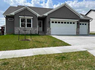 804 Prairie View Dr, West Branch, IA 52358