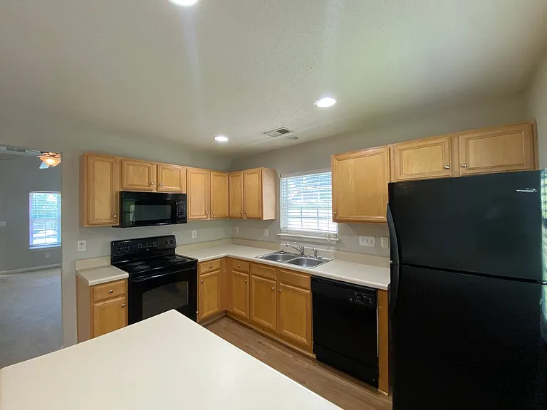 3006 Kensington Pl — Photo 3