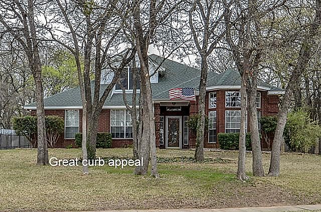 1st image of 909 Greenbriar Dr
