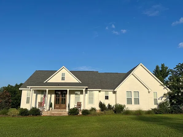 25 Grace Ct, Grove Hill, AL 36451