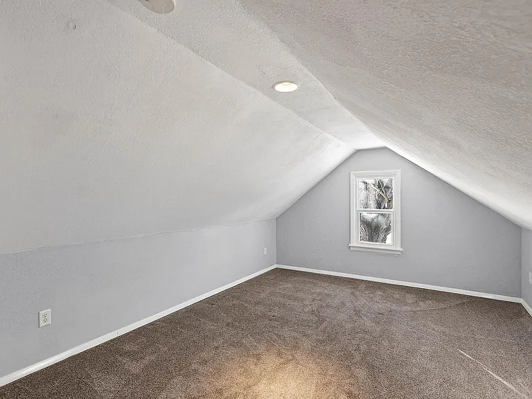 2199 Oakwood Dr — Photo 21