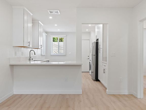 2nd image of 3122 Rockview Pl APT C