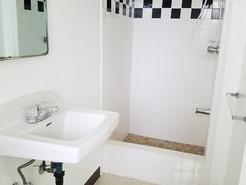 2nd image of 1327 Pensacola St APT 5