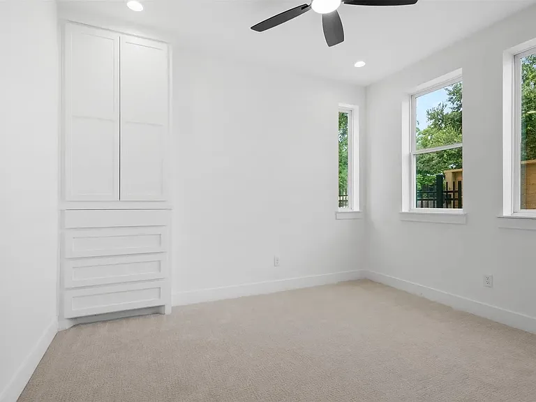 3405 Hutchins St — Photo 10