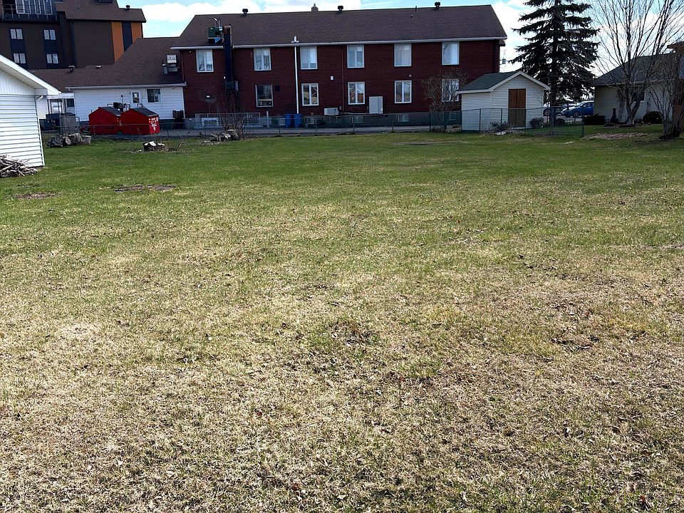 2nd image of 94 Simcoe St