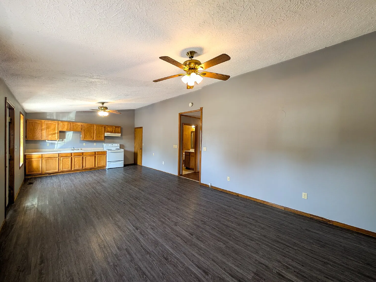 3 bed, 1.0 bath, 1200 sqft, $1,000 — Photo 3
