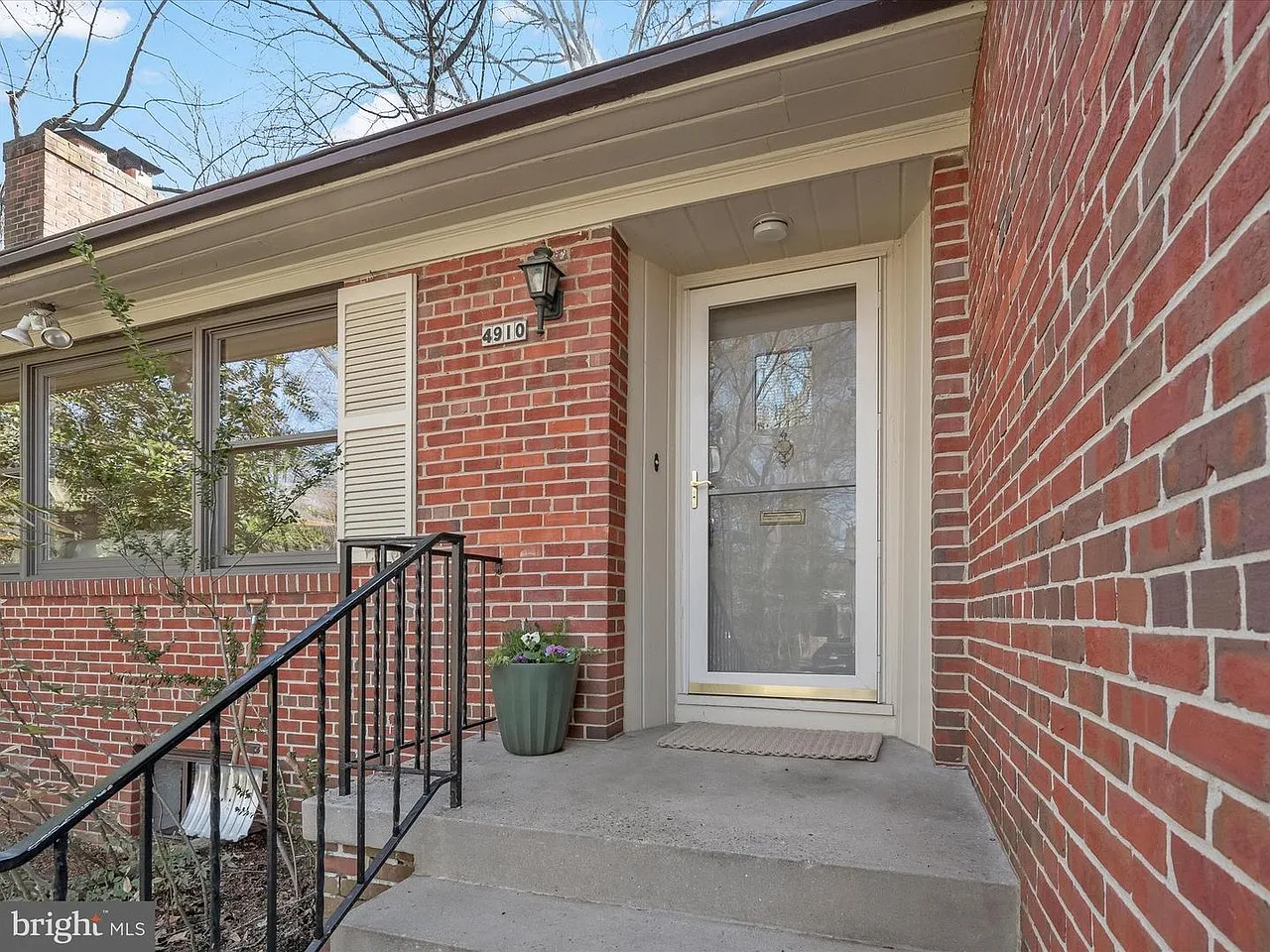 3 bed, 2300 sqft, $5,800 — Photo 3