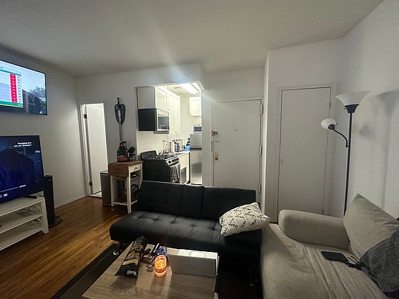 4th image of 77 Saint Marks Pl APT 2
