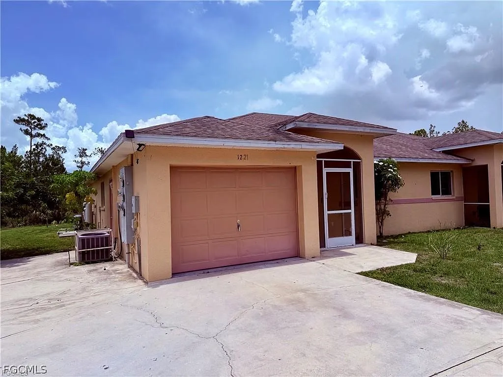 3 bed, 2.0 bath, 1217 sqft, $1,400 — Photo 2