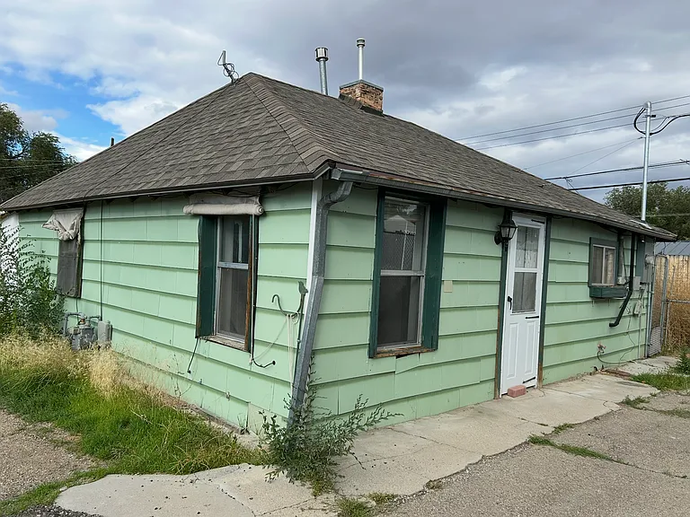239 S 200 W — Photo 2