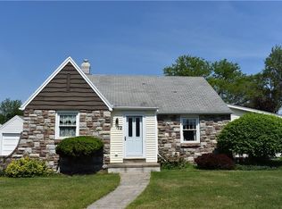 72 Sandymount Dr, Rochester, NY 14617