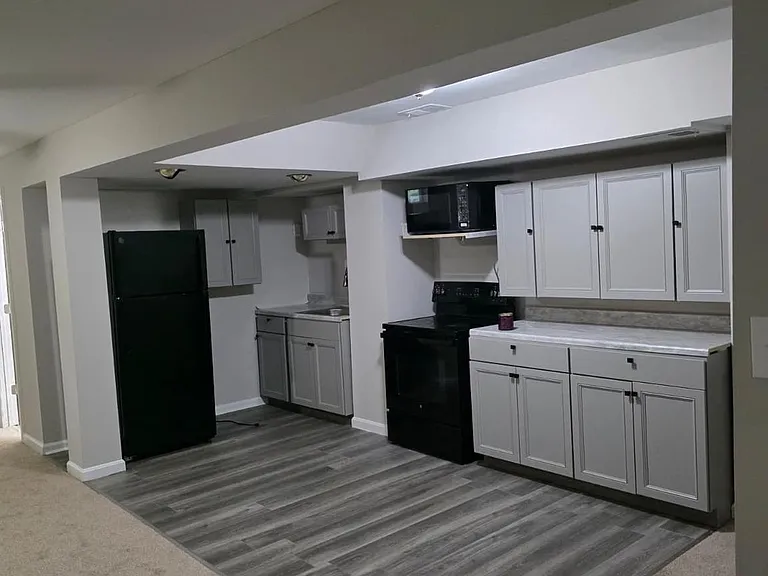 6501 Royal Oaks Dr #BASEMENT ONLY — Photo 4