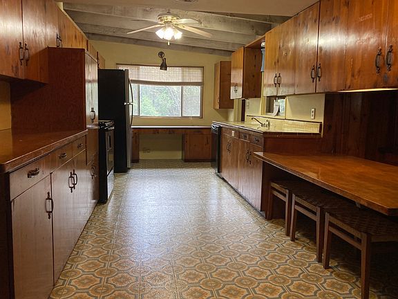3rd image of 250 Cave Ln