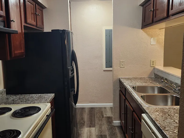 324 Valley Park Dr — Photo 5