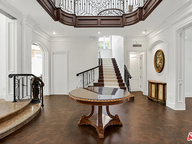 520 N Palm Dr — Photo 9