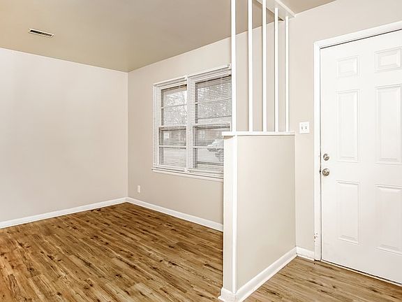 3rd image of 2719 Oaktree Ln NW