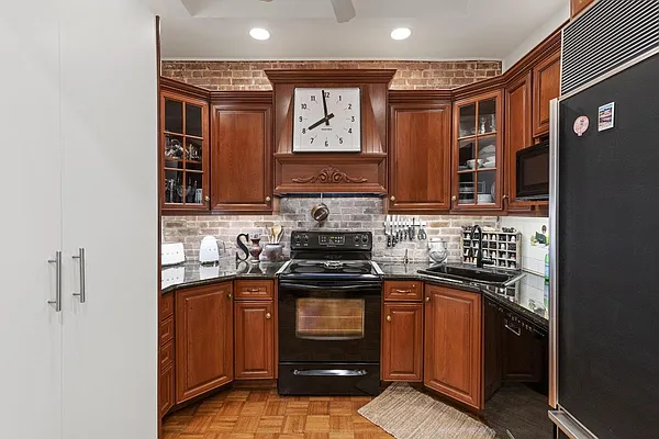 Sold by Ann Ferguson, LLC | media 3