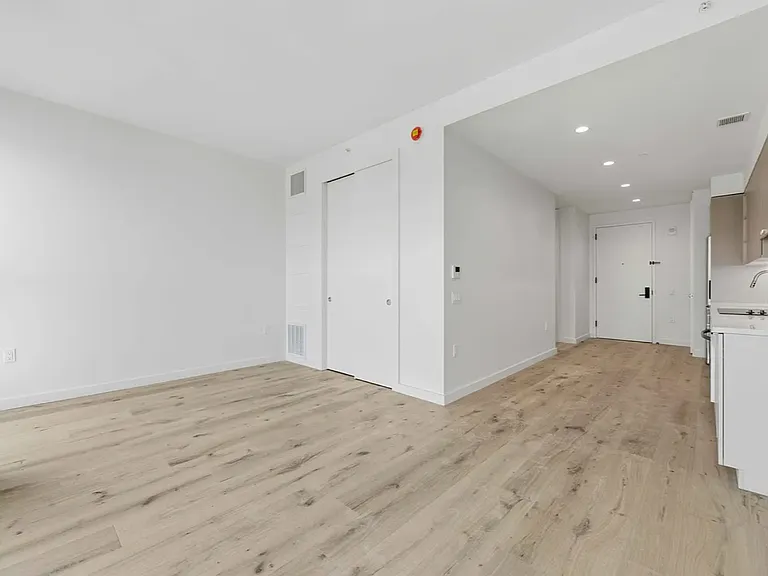 636 W 158th St #8F — Photo 10