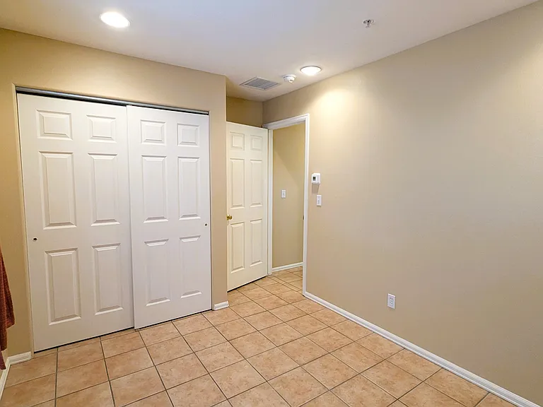 460 1/2 E Scenic Dr — Photo 17