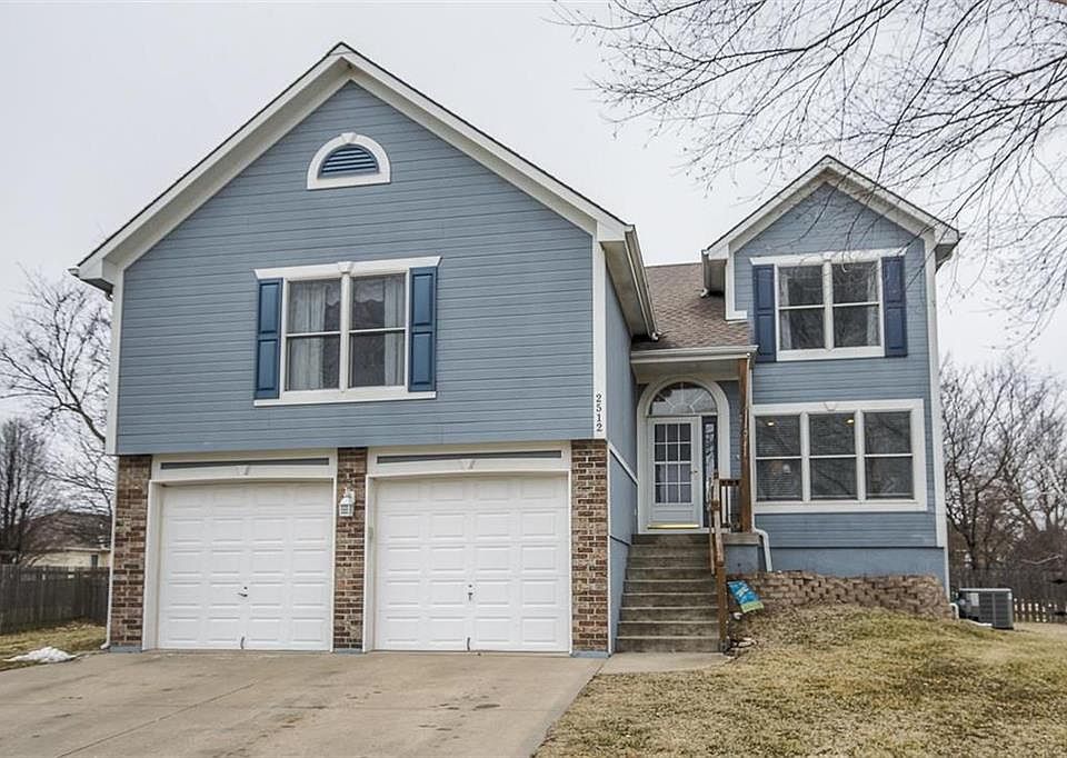 1st image of 2512 NE Horseshoe Dr