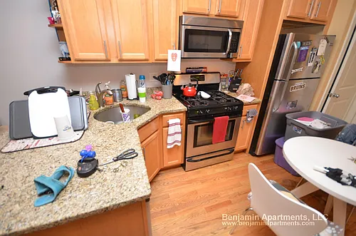27 Lothrop St #8 Photo 1
