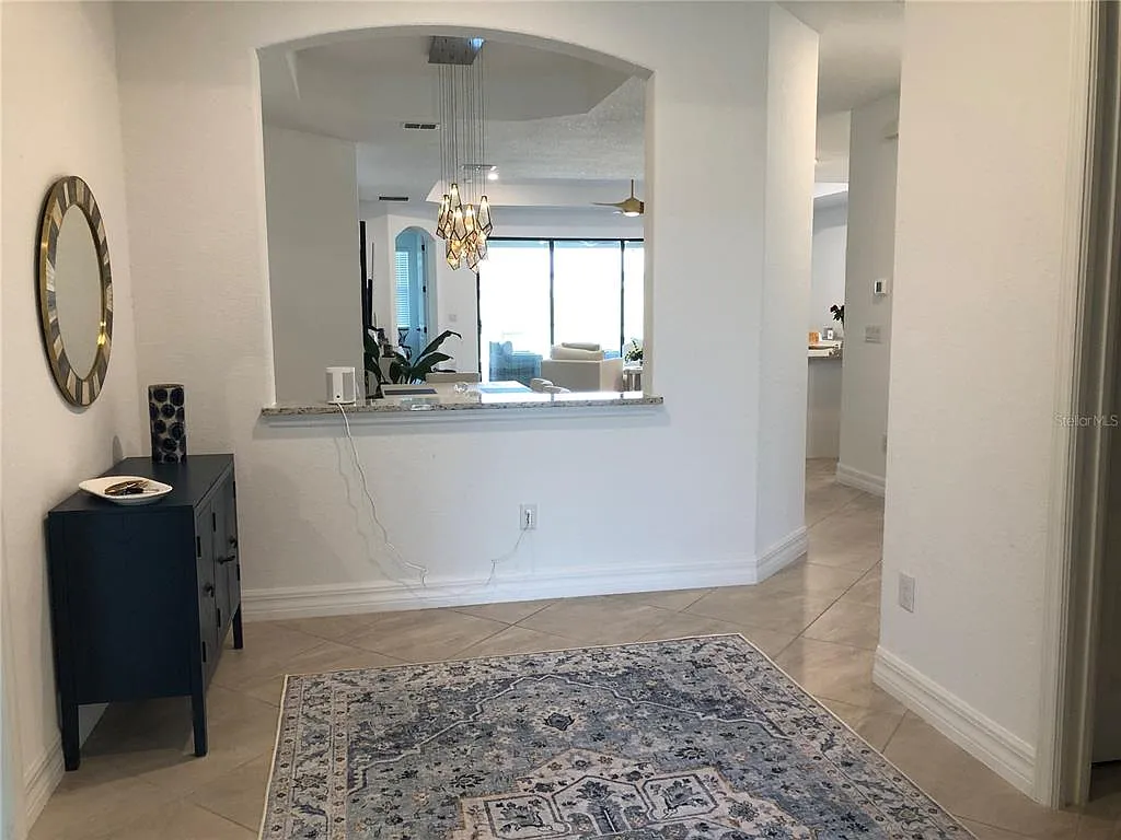 3 bed, 2.0 bath, 2246 sqft, $5,500 — Photo 3