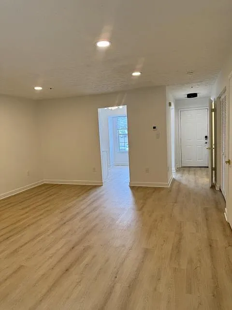 3 bed, 1.5 bath, 1200 sqft, $2,600 — Photo 3