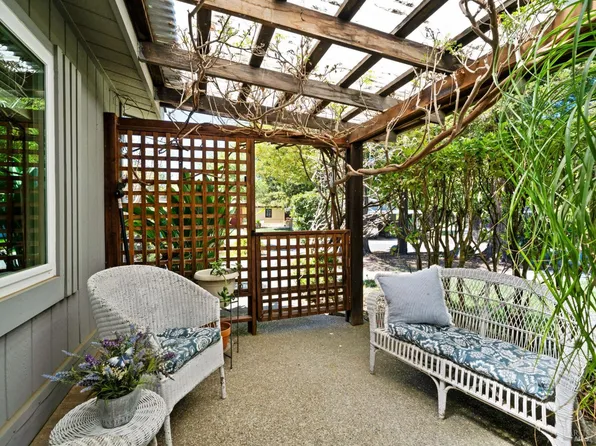 2 La Canada Court, St. Helena, CA 94574