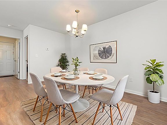 3rd image of 100 Antique Ct