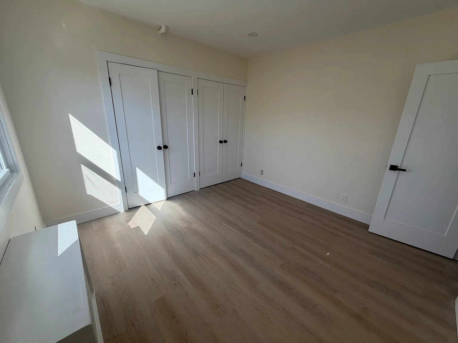2 bed, 1000 sqft, $3,200 — Photo 4