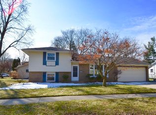 2826 Darien Dr, Lansing, MI 48912