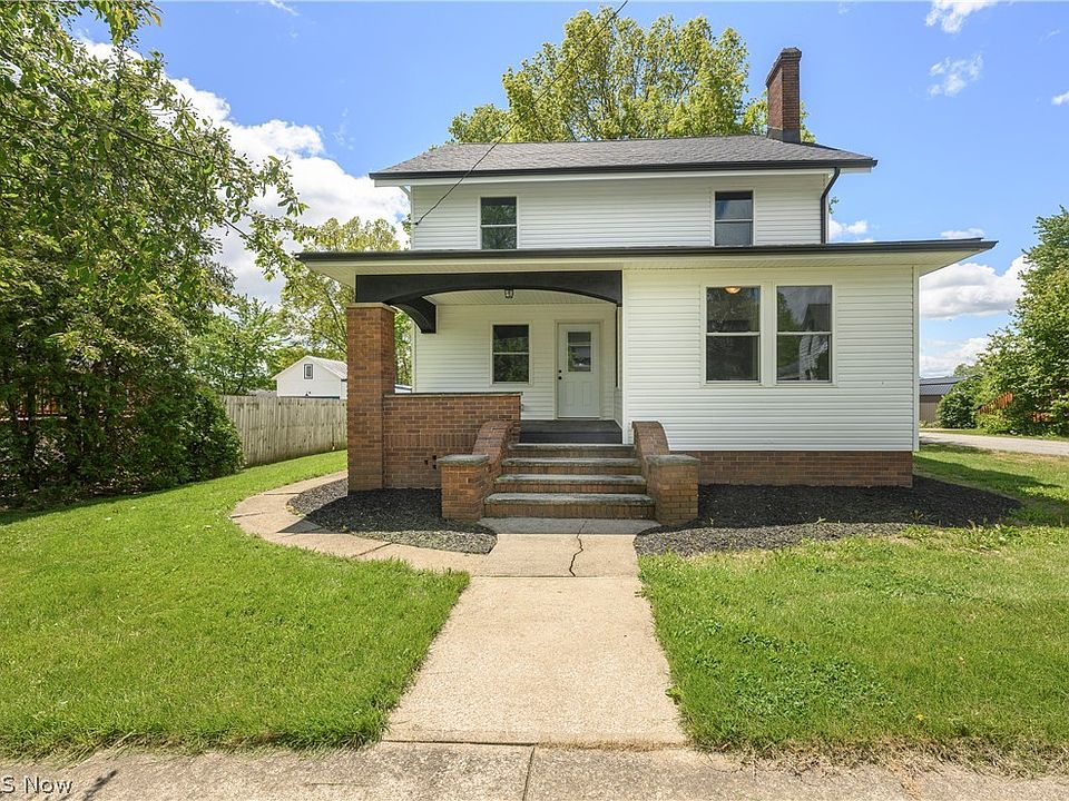1st image of 407 W Main St