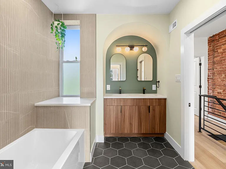 4503 N 19th St #2 — Photo 32
