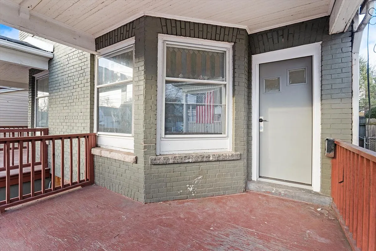 Building Photo - 96 McLean St