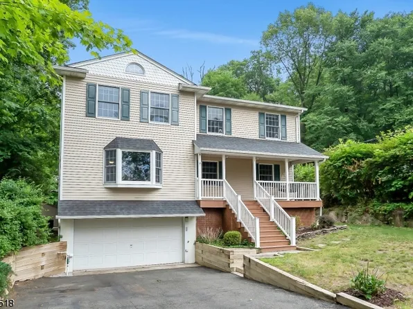 18 Maple Rd, Ringwood Boro, NJ 07456