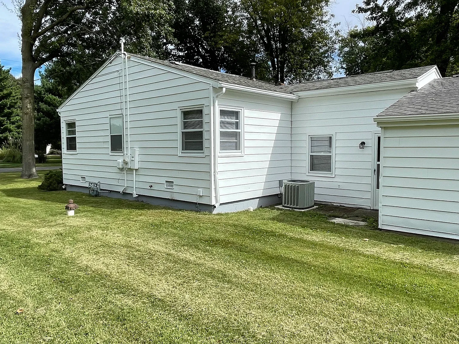 2 bed, 950 sqft, $1,400 — Photo 2