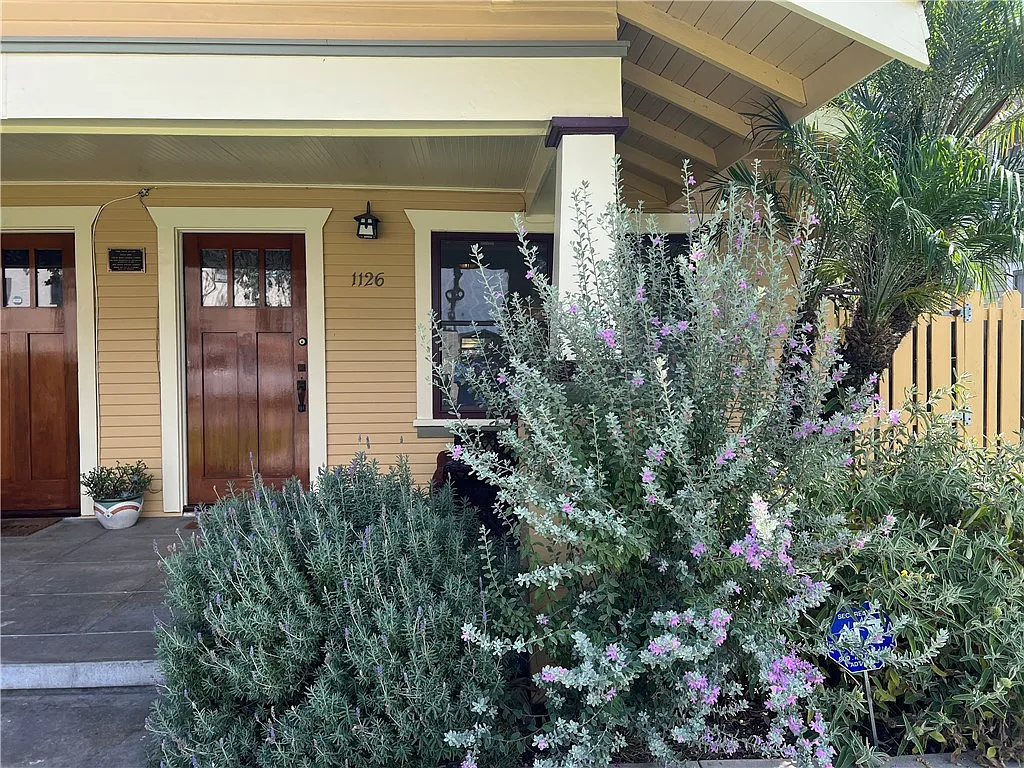 1 bed, 700 sqft, $2,100 — Photo 3