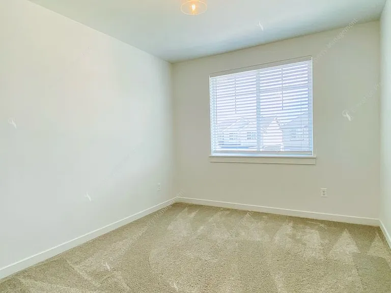 20756 SE Iron Horse Ln — Photo 32