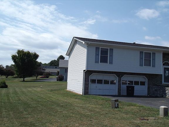 2nd image of 3811 Praline Pl