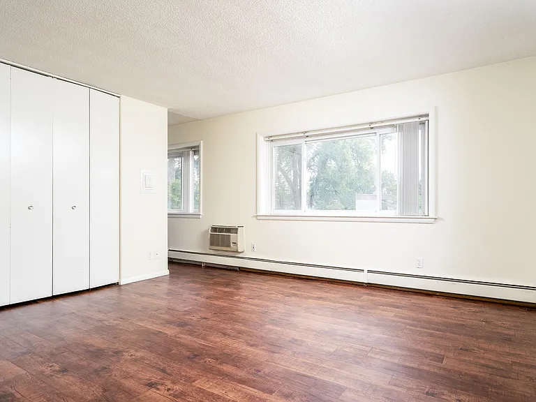 242 West Franklin Ave — Photo 17