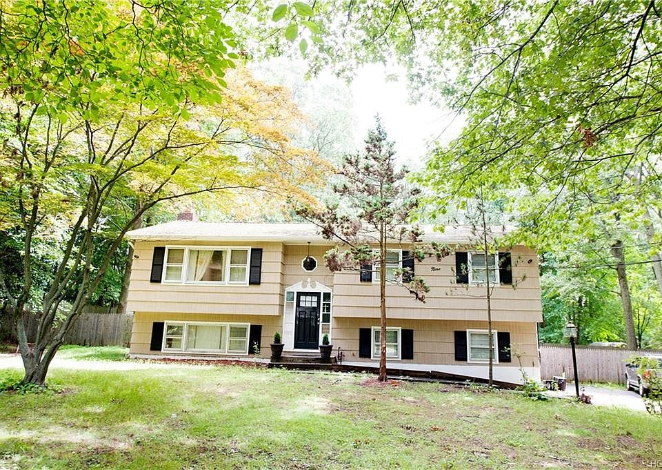 1st image of 9 E Stemmer Ln